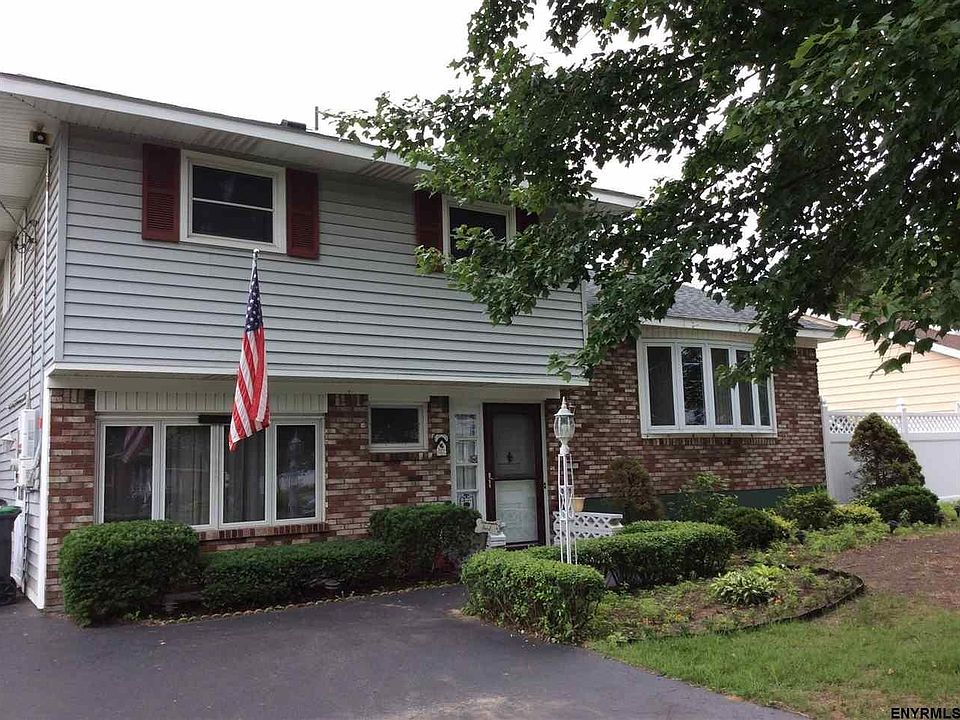 2nd image of 7 Kenlyn Dr