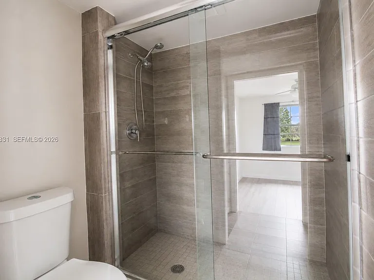 2518 SE 20th Pl #203-B — Photo 13