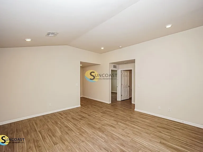 11161 Pendleton Ave — Photo 4