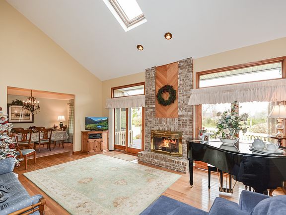 3rd image of 15110 W Woodduck Ln