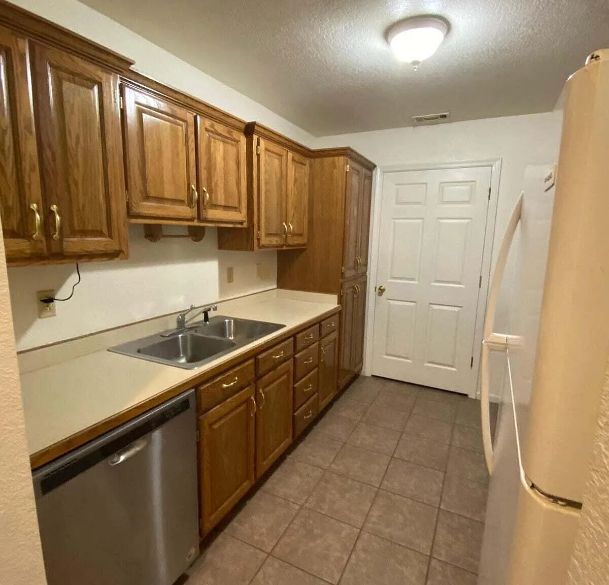3 bed, 2.0 bath, 1283 sqft, $1,200 — Photo 3
