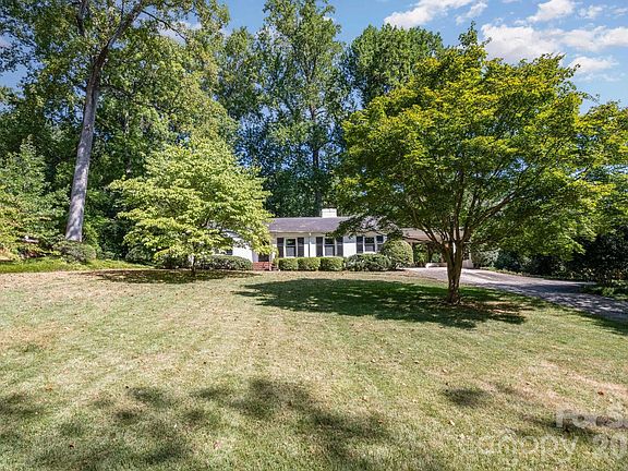 2nd image of 3125 Loma Ln