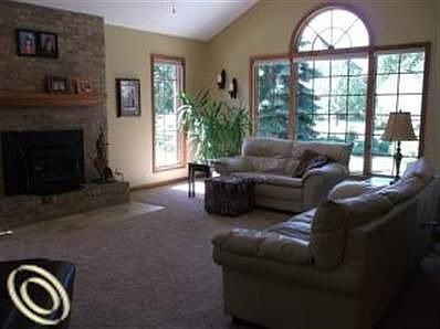 3rd image of 639 Gleneagles