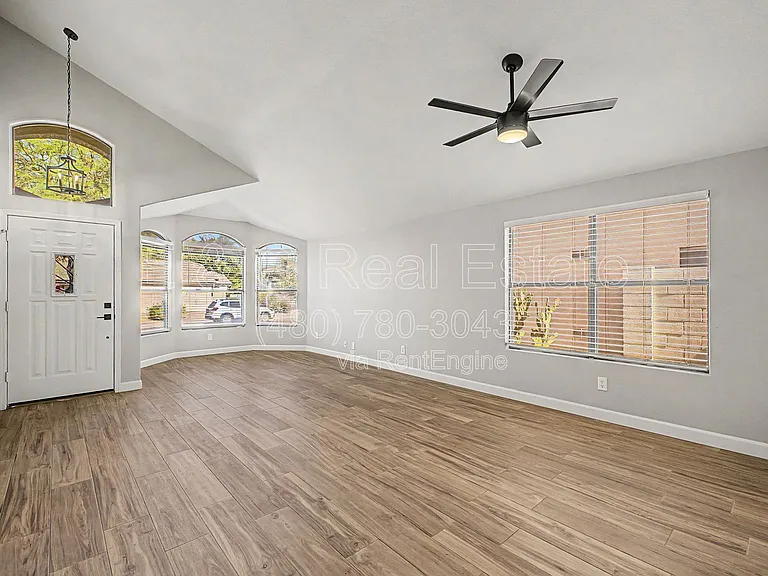 3015 S Woodruff — Photo 2