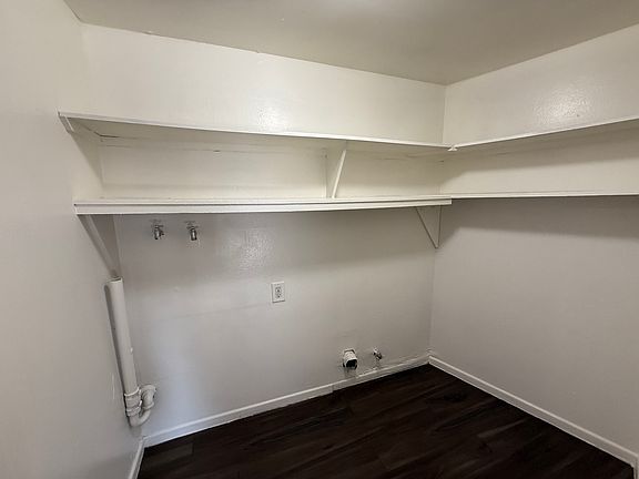 3rd image of 2447 Windsor Dr #2447