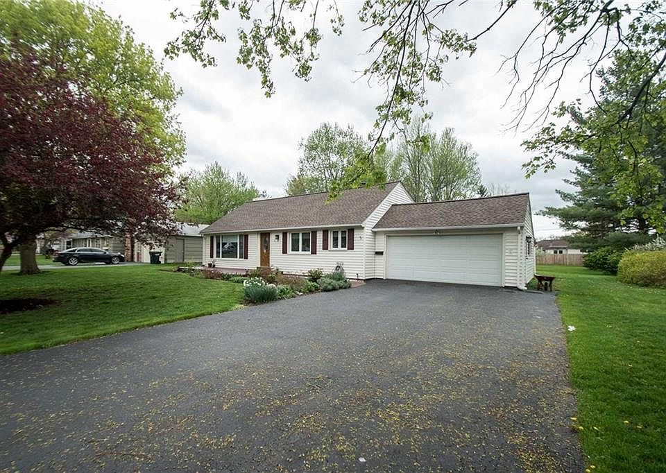 1st image of 3 Sanhurst Dr