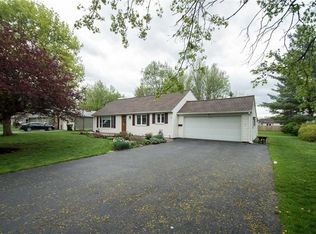 3 Sanhurst Dr, Scottsville, NY 14546