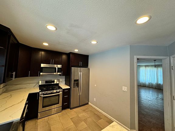 5th image of 743 Beyer Way