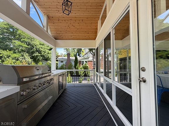 4th image of 48 Edgemont Rd