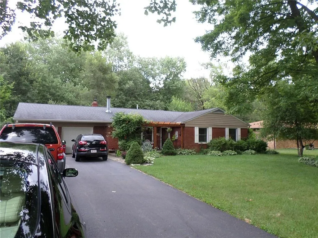 1031 Oakwood Trl photo 1
