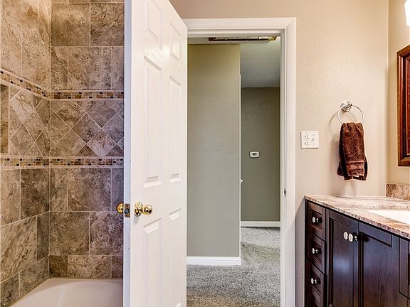 4th image of 10411 Rowland Ave SW