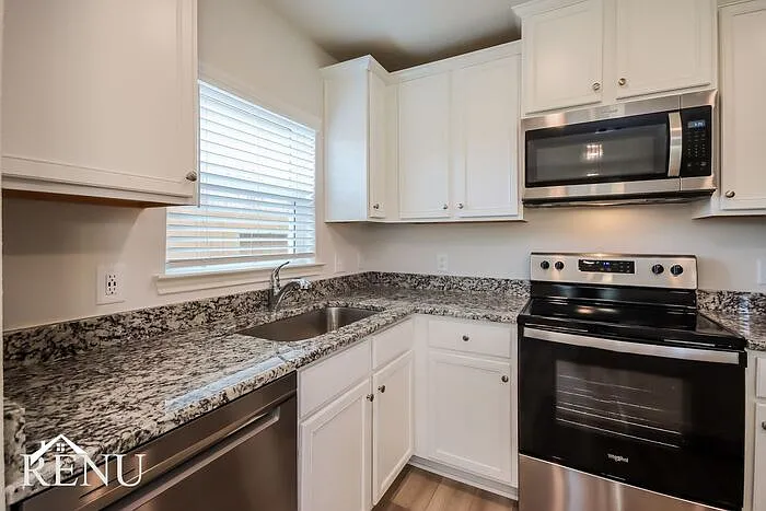 10421 Sweetwater Creek Dr — Photo 4