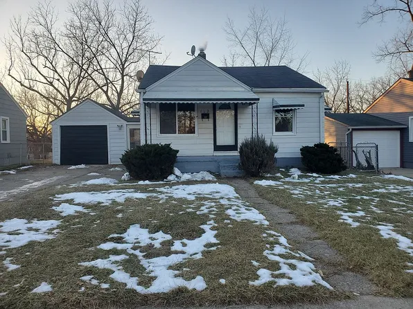 112 Pioneer Ave, Waterford, MI 48328