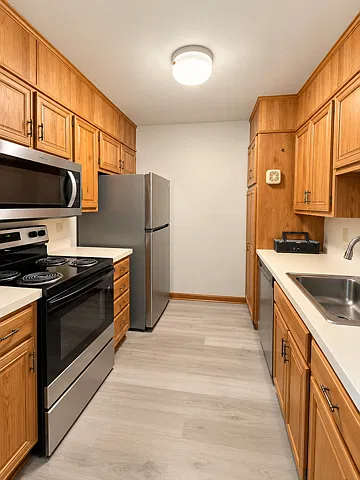 34A Padanaram Rd — Photo 2