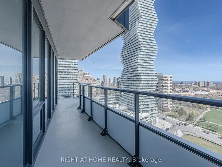 448 Burnhamthorpe Rd W — Photo 17