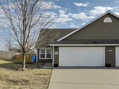 2060 Joles Dr, Tonganoxie, KS, 66086