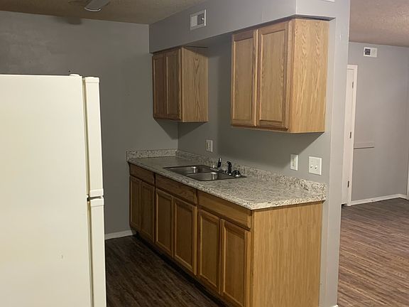 2nd image of 67 Woodridge Dr APT D4