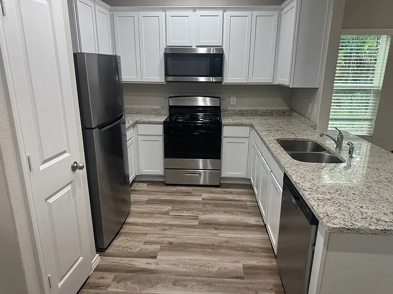 214 Damon Dr — Photo 15