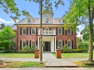 33 Taylor Crossway, Brookline, MA 02445