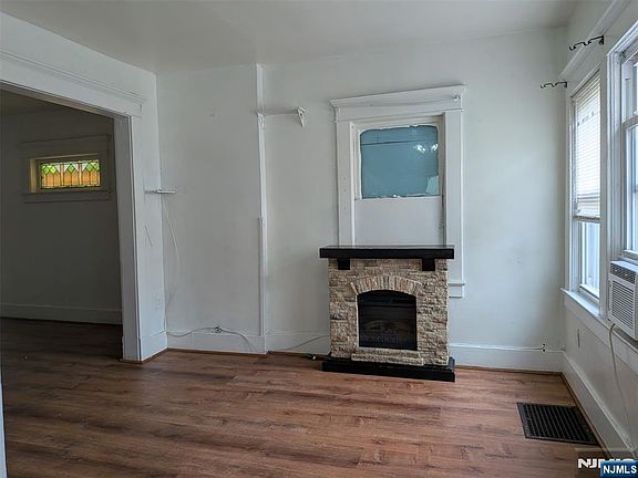 4th image of 143 Atlantic St