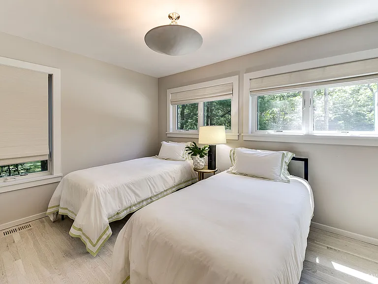 23 Wooded Oak Ln — Photo 16