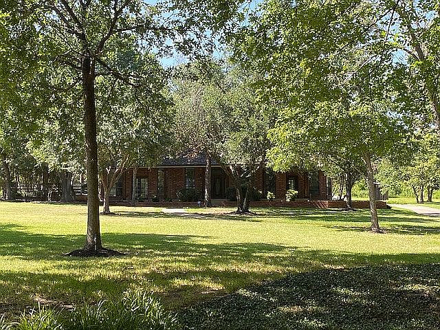 1st image of 738 Valley View Ct