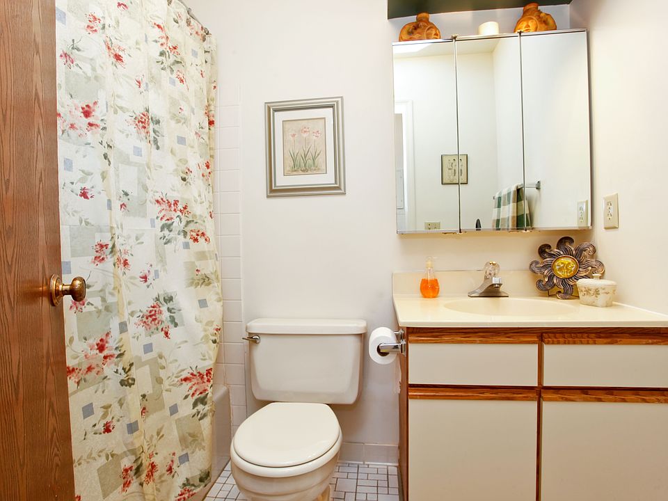 2nd image of 90 Foxwood Cir #90