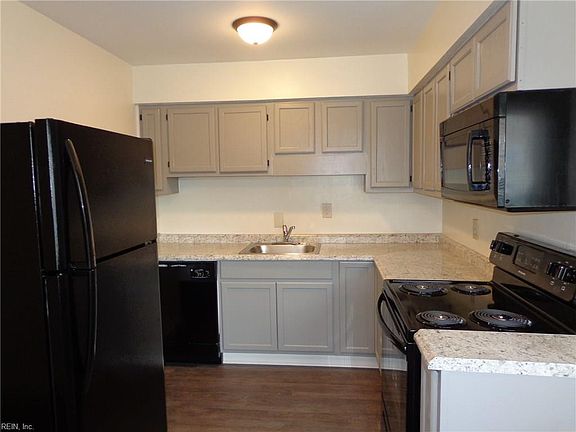 5th image of 9613 1st Bay St APT 1