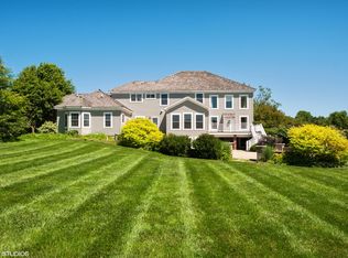 8720 Country Shire Ln, Spring Grove, IL 60081