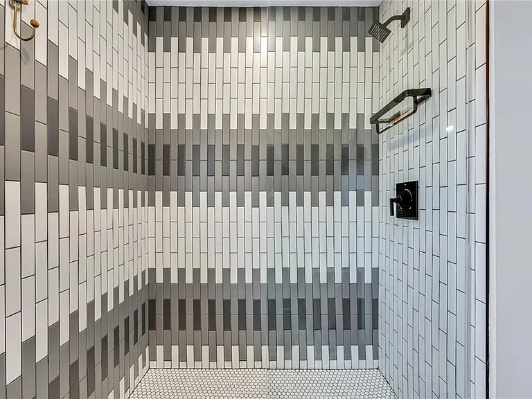 1 Collins Ter — Photo 19