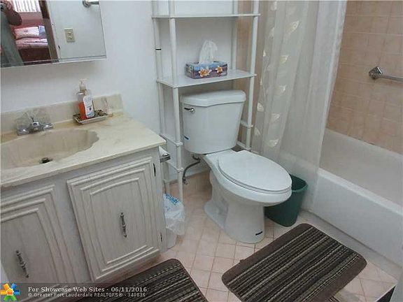 2nd image of 2851 Somerset Dr APT 207