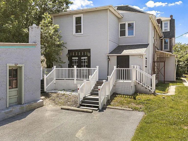305 Main St #5 — Photo 1
