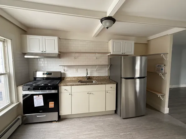 102 Warren St Floor 3, Lynn, MA 01905