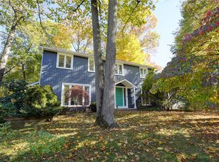 2 Tree Top Dr, Rochester, NY 14625