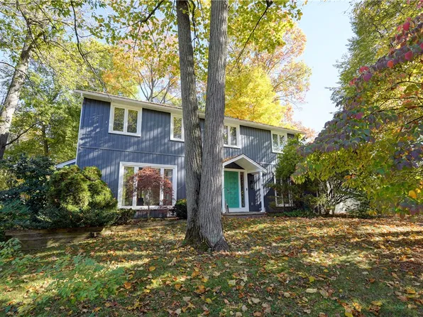 2 Tree Top Dr, Rochester, NY 14625
