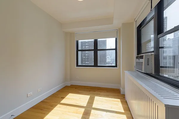 Rented by Stonehenge NYC LLC | media 7