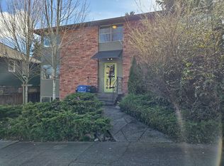 2113 N 37th St APT 3, Seattle, WA 98103