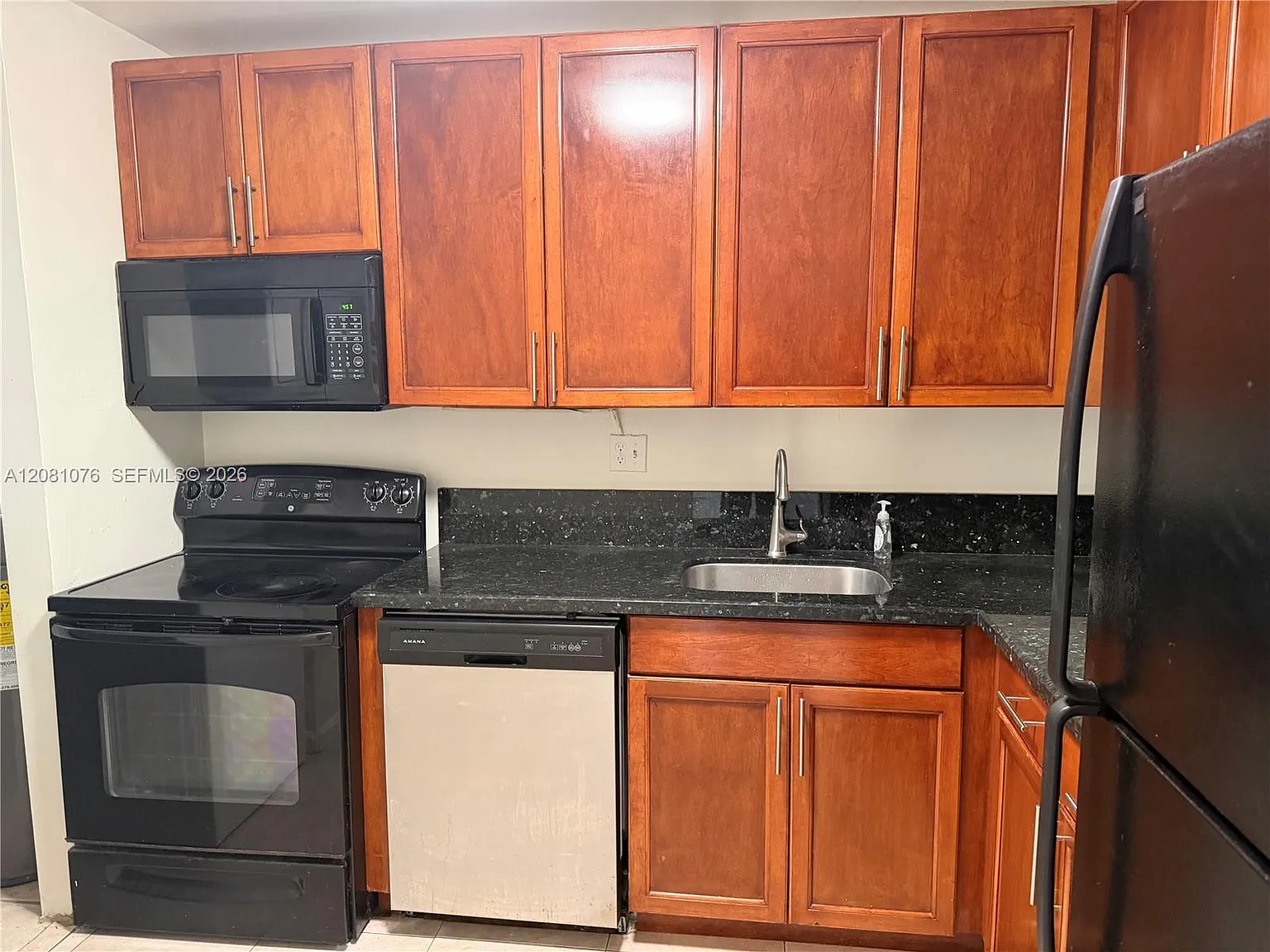 Versailles Gardens Condo — Photo 4