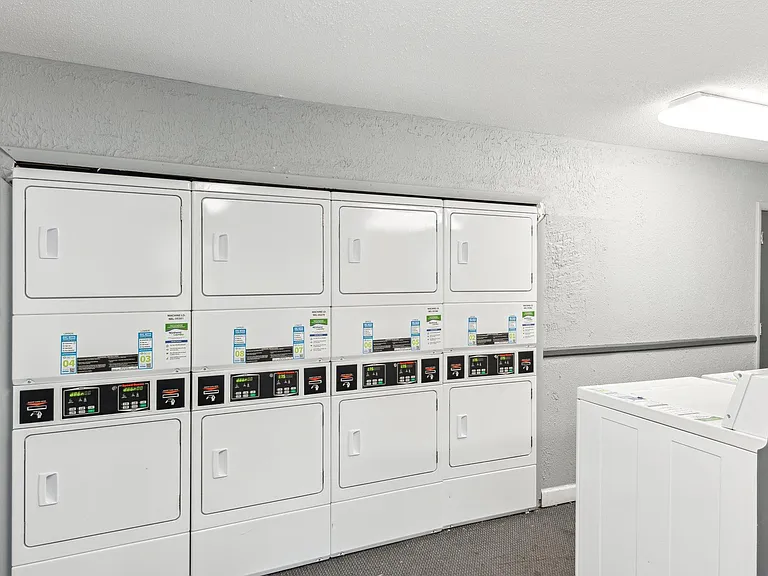 Kimberly Club Apartments — Photo 28