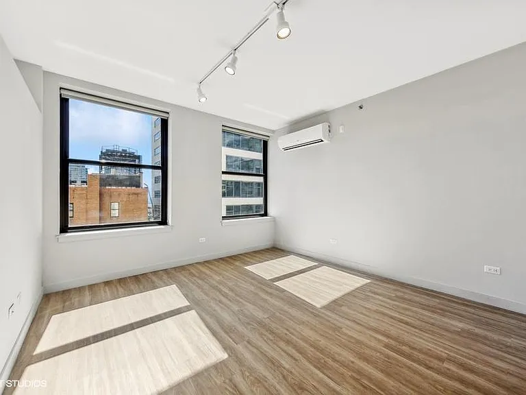 330 S. Wells St — Photo 46
