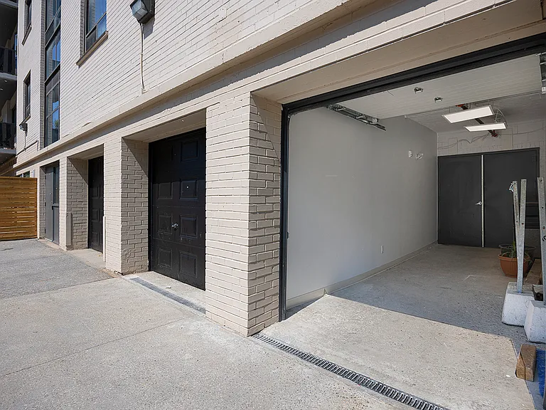67 Parkwoods Village Dr — Photo 37