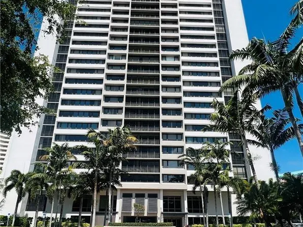 5601 Turtle Bay Dr W, Naples, FL