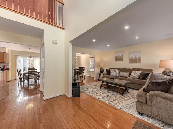 2483 Warm Springs Ln #Id1285076p, Naperville, IL 60564