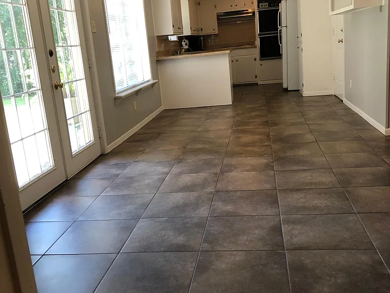 1301 Glade St — Photo 3