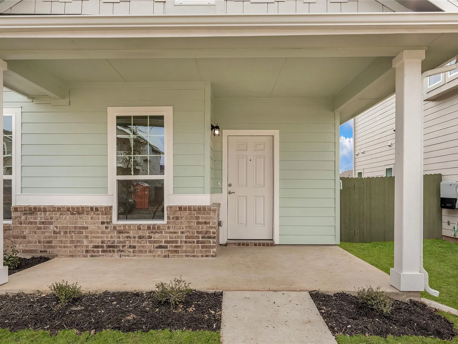 3 bed, 2.0 bath, 1110 sqft, $2,000 — Photo 4