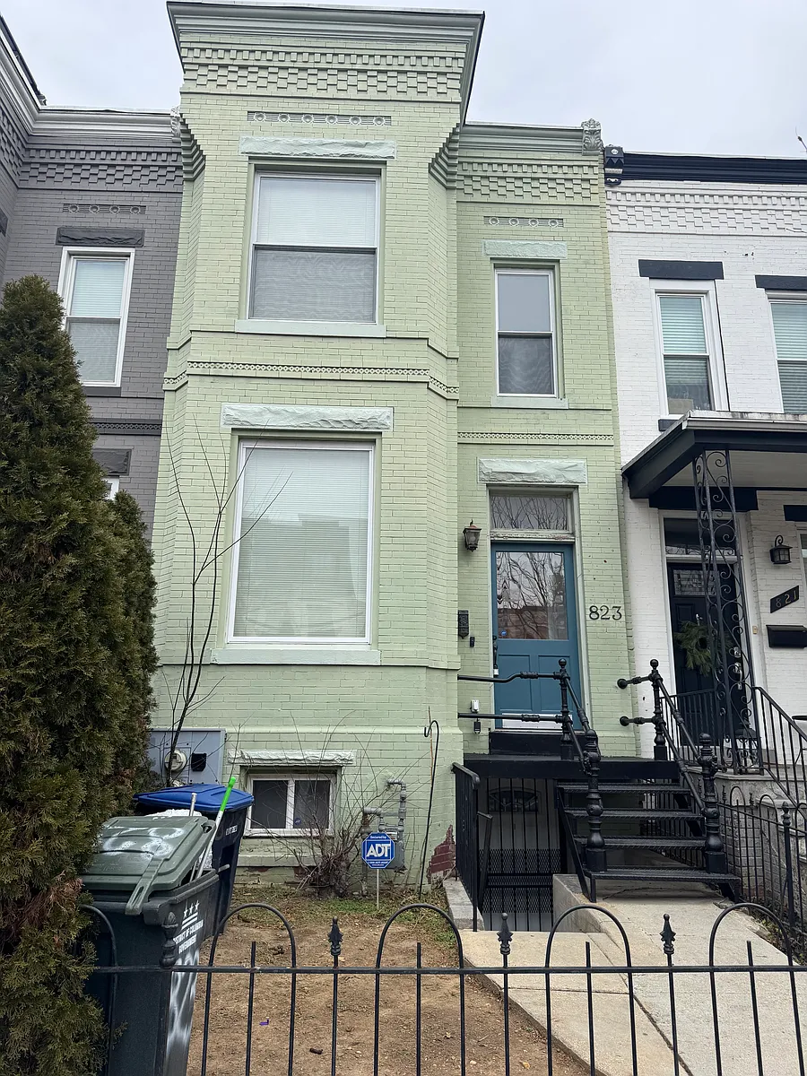 Building Photo - 823 8th St NE