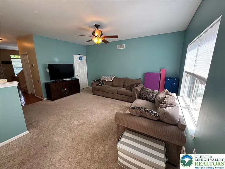 1081 Tudor Dr — Photo 5