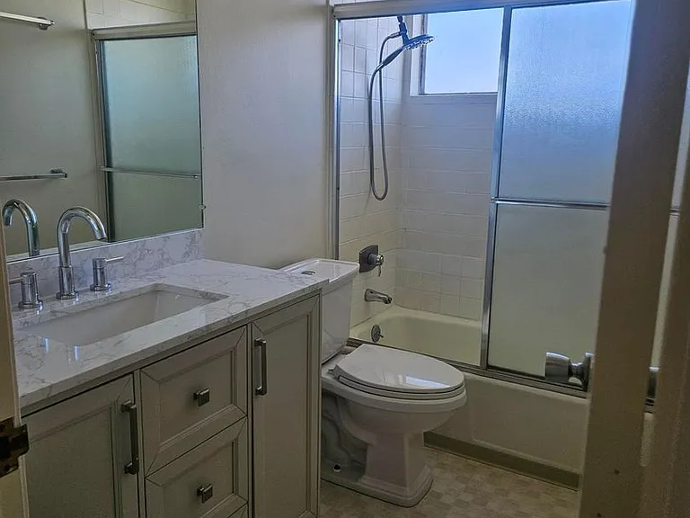 421 Richmond Dr — Photo 4