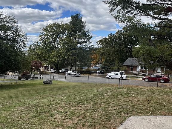 2nd image of 2474 Pine Ave