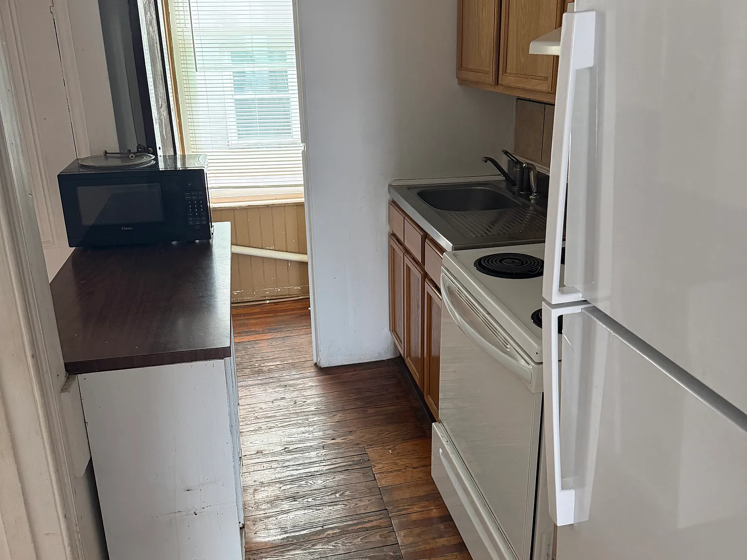 3 bed, 1000 sqft, $1,800 — Photo 2